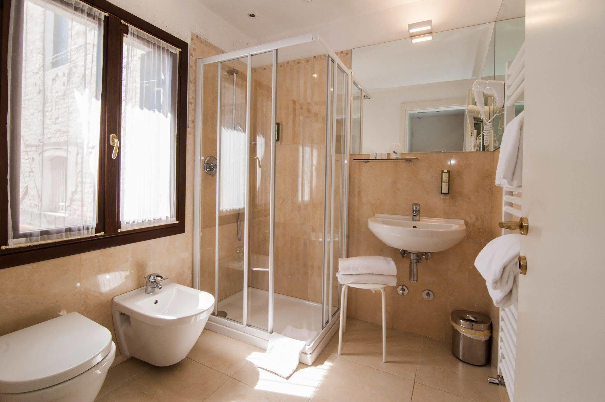 Hotel Leone Venice